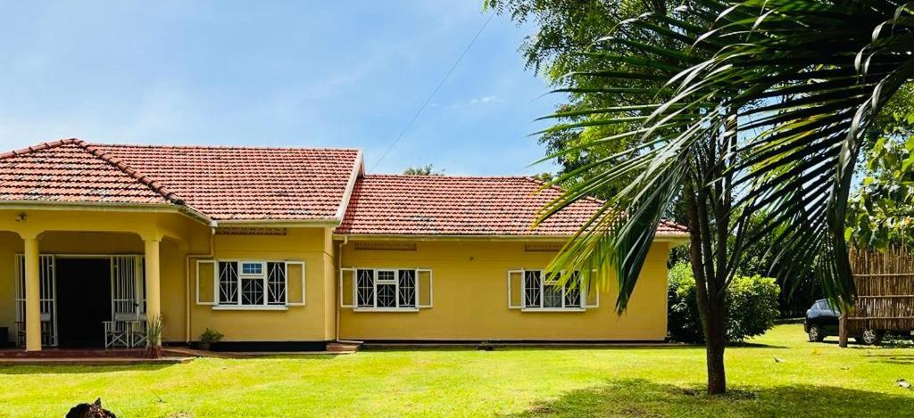 Buutu Nest Bed & Breakfast Jinja Exterior photo