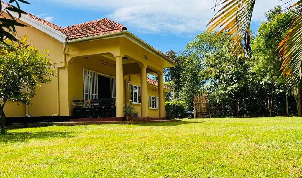Buutu Nest Bed & Breakfast Jinja Exterior photo
