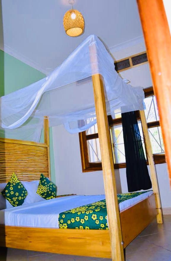Buutu Nest Bed & Breakfast Jinja Exterior photo