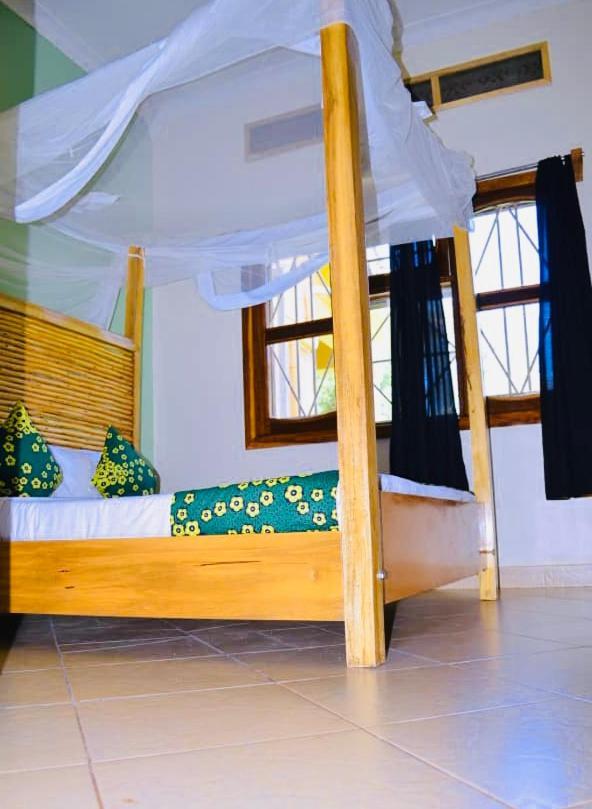 Buutu Nest Bed & Breakfast Jinja Exterior photo
